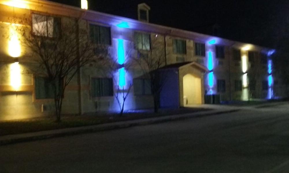 Surestay Studio By Best Western Conroe Downtown Εξωτερικό φωτογραφία